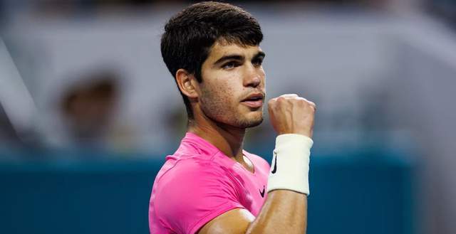 小卡低迷的 小卡低迷的