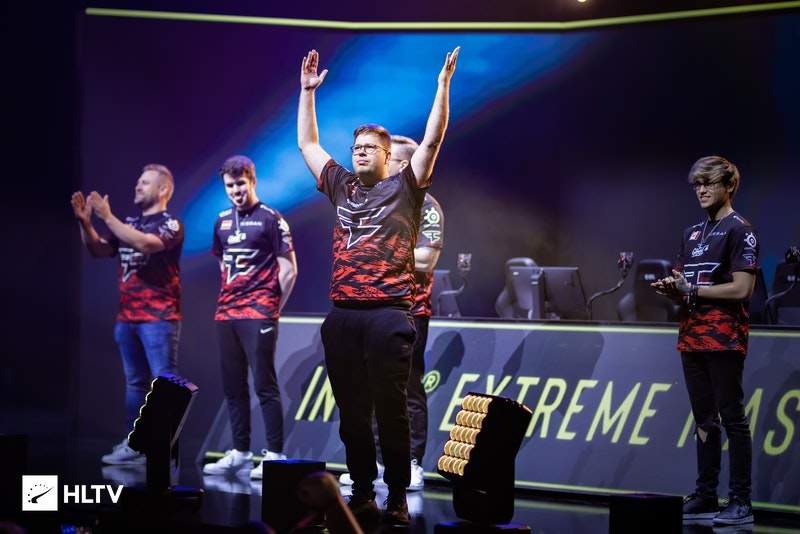 成抢二点与 成抢二点与